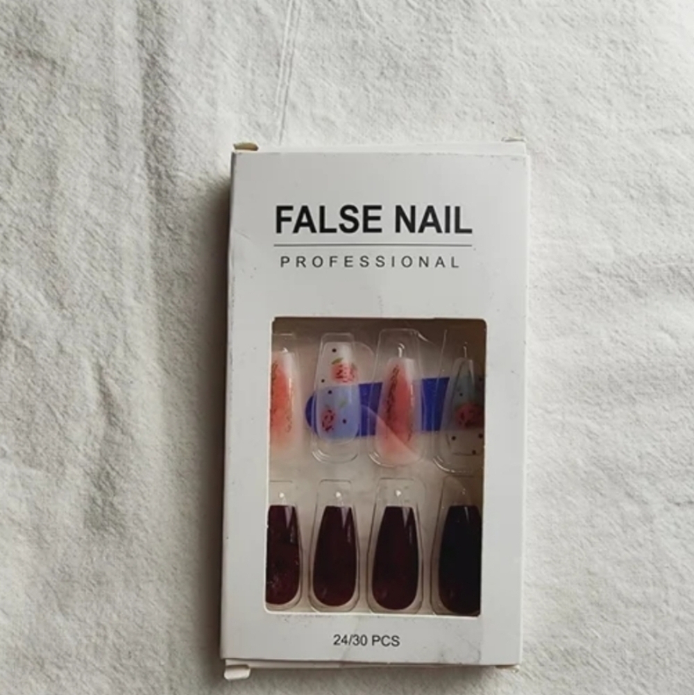 24 Pieces Fake Press On Nails - Picture 3 of 5